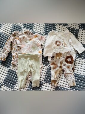 Adorable Baby Clothing Set with Animal Prints